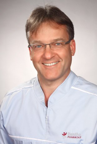 Szájsebész-implantológus szakorvosunk, Dr. Benedek Gábor Szájsebész-implantológus szakorvosunk, Dr. Benedek Gábor